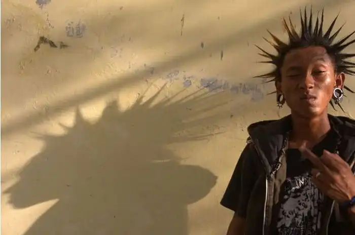 В Индонезии подстригли панков