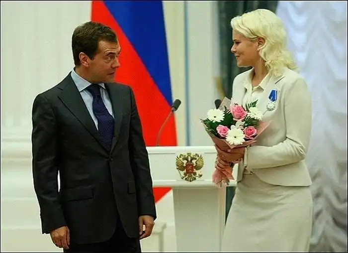 Дмитрий Анатольевич и дамы (джигало:D)