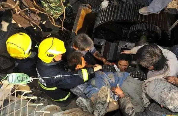 Шестеренки чуть не перемололи рабочего