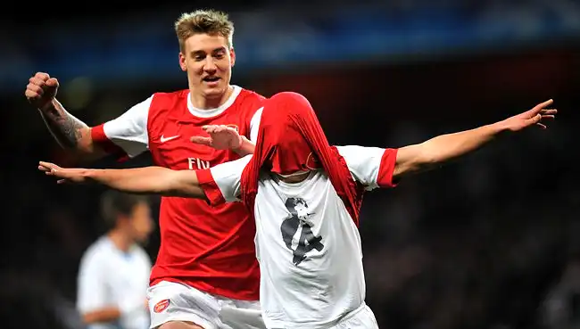 Гол Аршавина принес "Арсеналу" победу над "Барселоной"