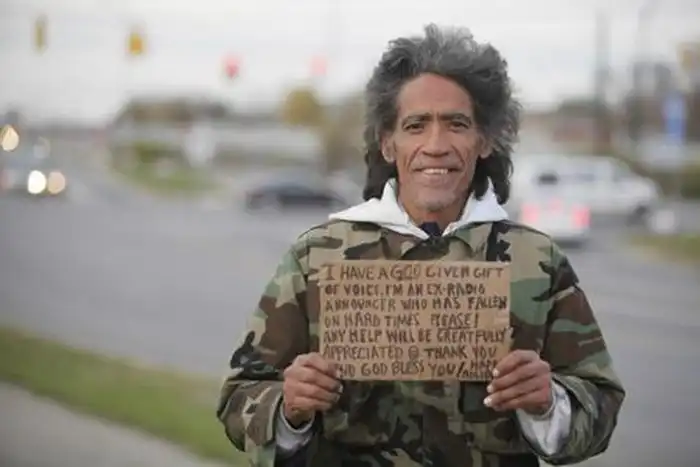 Ролик в Интернете перевернул жизнь бездомного