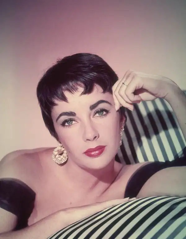 УМЕРЛА ЭЛИЗАБЕТ ТЕЙЛОР