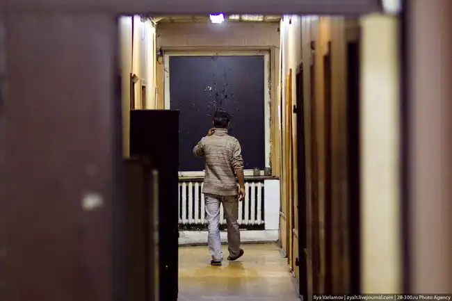 НЕЗАКОННОЕ ЖИЛИЩЕ ДЛЯ ГАСТРОБАЙТЕРОВ