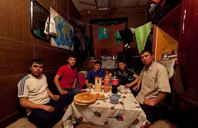 НЕЗАКОННОЕ ЖИЛИЩЕ ДЛЯ ГАСТРОБАЙТЕРОВ