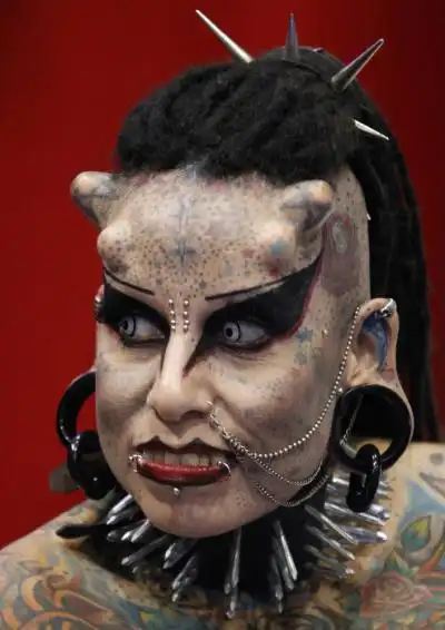 ЖЕНЩИНА ВАМПИР ... МАТЬ ЧЕТЫРЁХ ДЕТЕЙ!