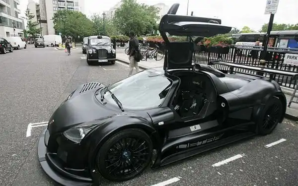 ПОКАТАЛСЯ НА ПАПИНОЙ МАШИНЕ