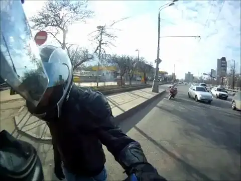 Залетел под бензовоз