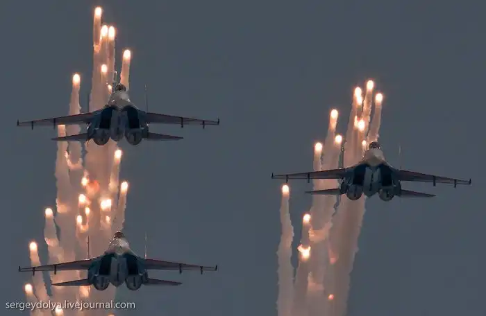 Показательные выступления Русских Витязей и Стрижей