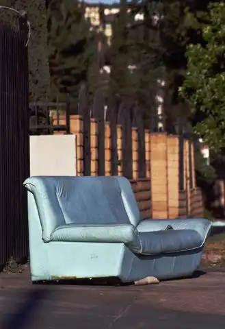 Выброшенные диваны Лос-Анжелеса