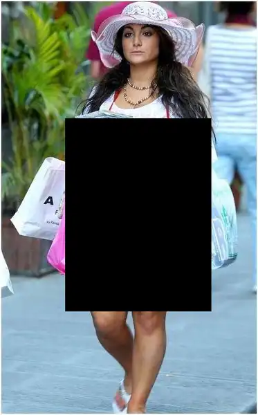 Нормальное такое платье)))