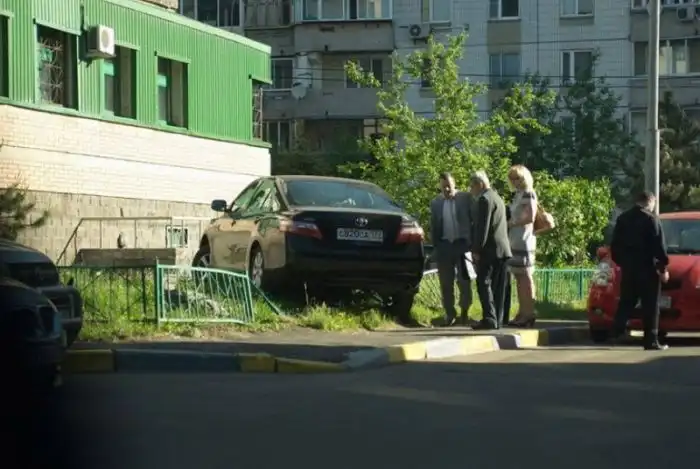 Блондинка перепутала педали