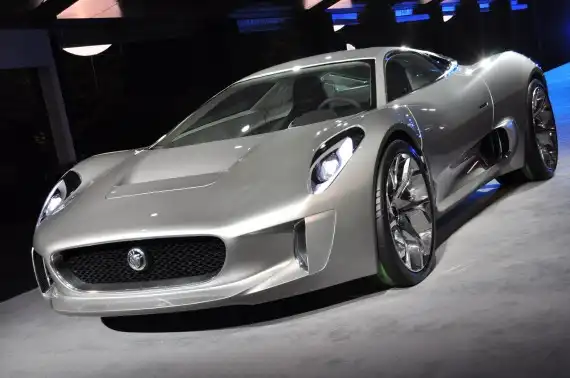 Jaguar запускает в производство гибридный суперкар за $1 млн