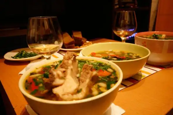 Чорпа, шорпо, чорба или известный суп Шурпа.