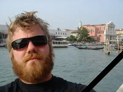 Актер из "Чудаков" Райан Данн погиб