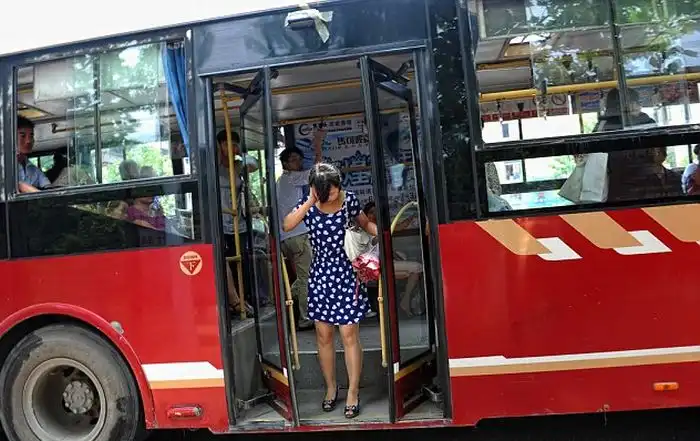 Водитель не заметил пассажирку (мини пост)