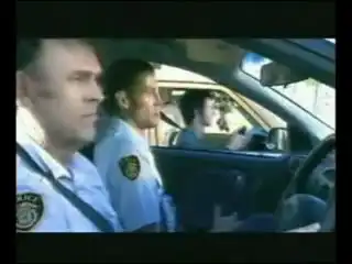 Парни поглумились над полицейскими