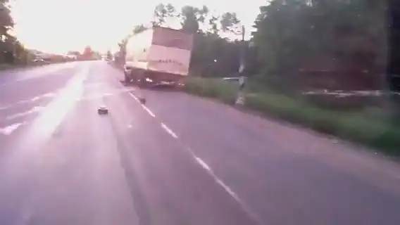 Управляют машинкой на Р/У из салона автобуса