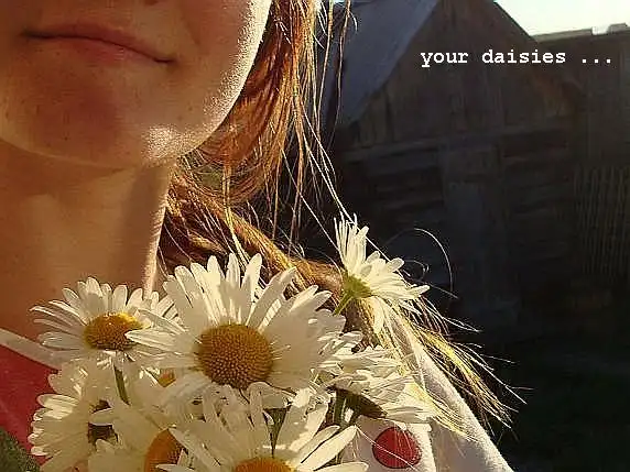 с фотоаппаратом в руках...