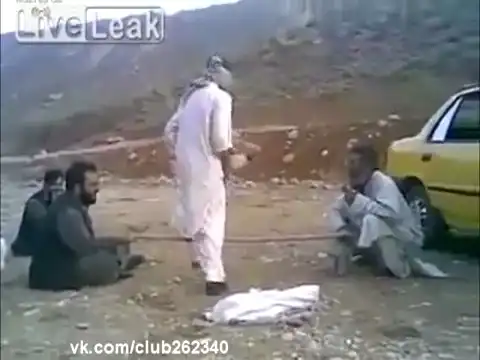 Игра: "Перешагни веревку"