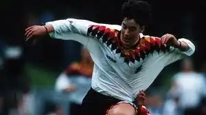 Звезда мирового футбола и сборной Германии Биргит Принц завершает карьеру игрока