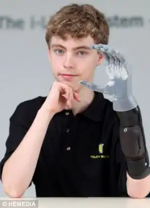 Рука для пацана от фирмы Mercedes (Мини пост)