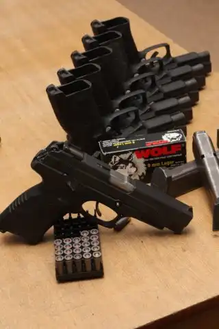 Практическая стрельба из пистолета.