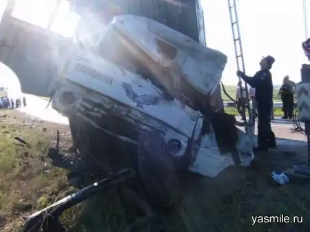 КамАЗ против легковушки. Погибли все.