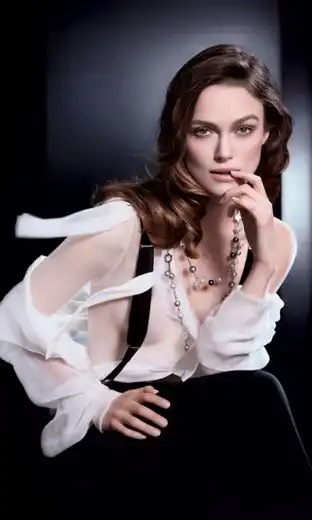 Маленькая грудь выглядит сексуально