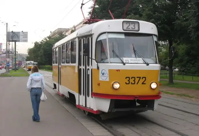 Трамвай пошел на обгон (мини пост)