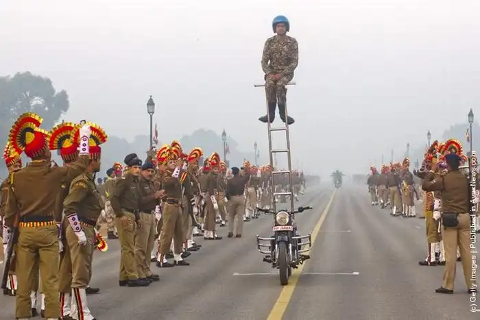 Индийские солдаты репетируют парад