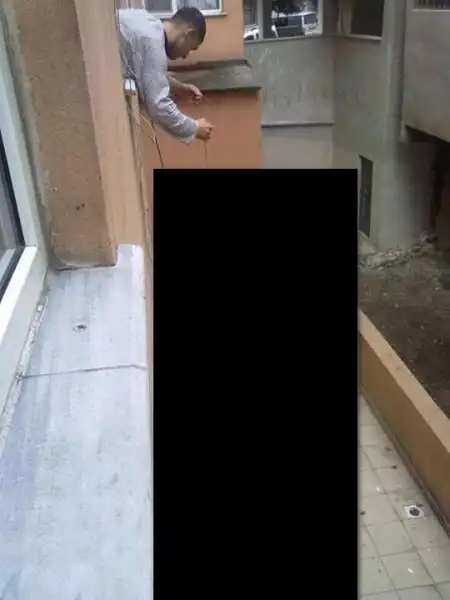 Как поднять выпавшее из окна покрывало?