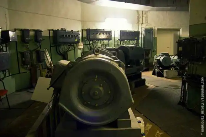 Заброшенная военная база