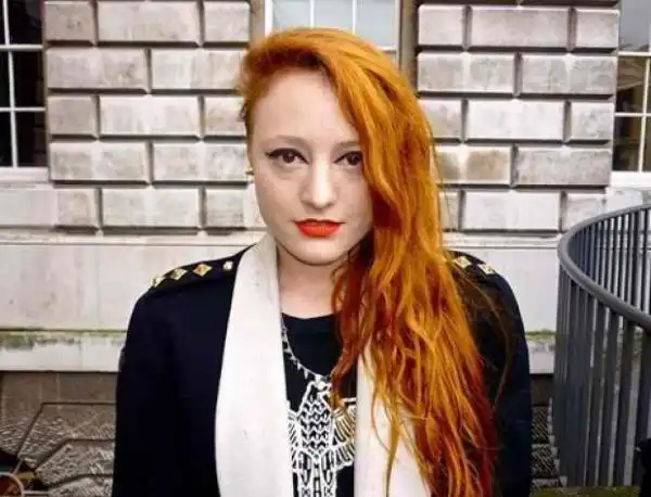 Художница рисующая рвотой