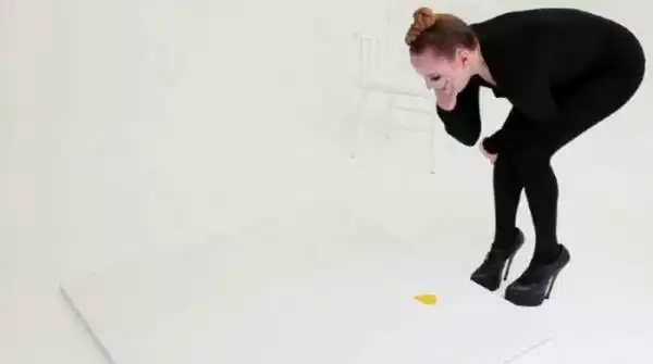 Художница рисующая рвотой