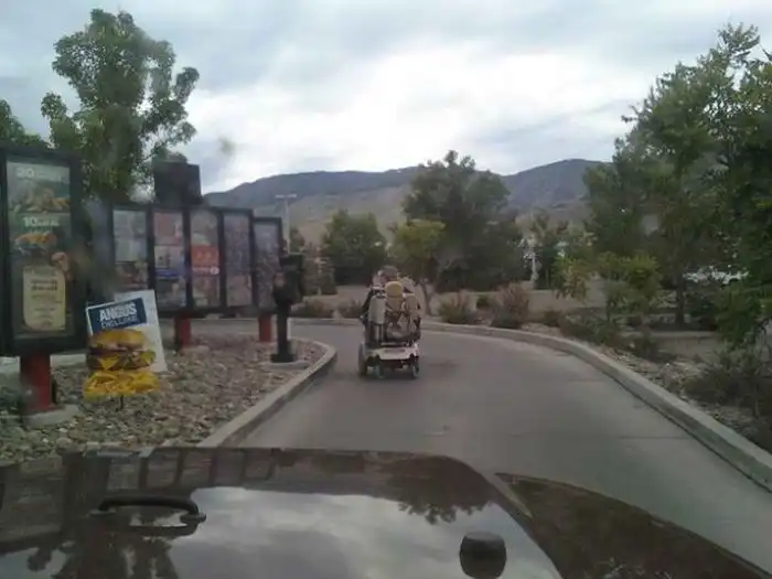 ТОП-33 нелепых и странных покупателей на МакДрайве