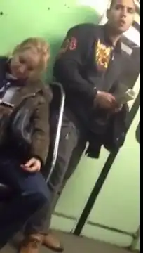 Наглый воришка в метро