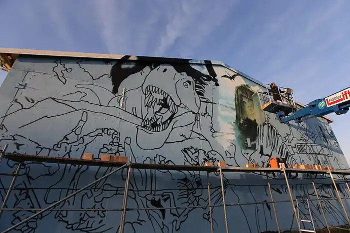 Сногшибательное граффити в стиле "Парк Юрского периода"