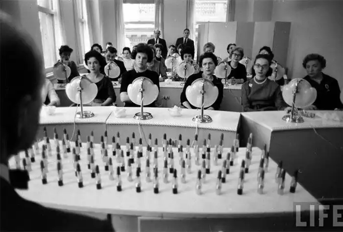 Самая счастливая работа из прошлого - испытатель губной помады