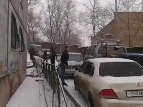 После первого снегопада во Владивостоке