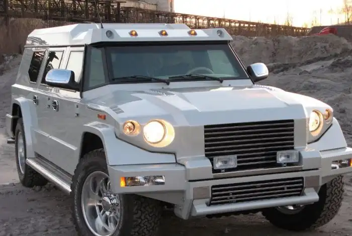 Российский бронированный внедорожник Т-98 "Комбат"