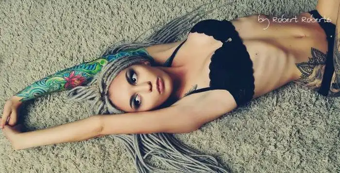 Красивые татуировки на стройных девушках