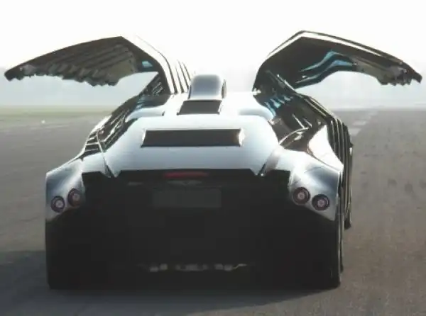 Суперавтобус, доезжающий от Дубая до Абу-Даби за полчаса