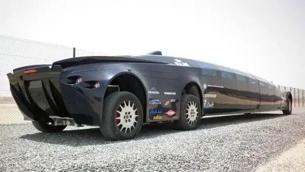 Суперавтобус, доезжающий от Дубая до Абу-Даби за полчаса