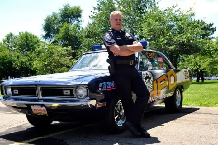 Крутые полицейские транспортные средства