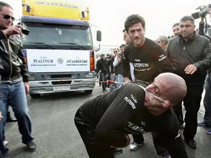 ТОП-15 самых странных рекордов за 2012 год