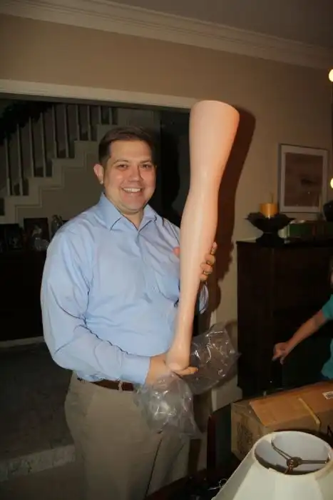 Как сделать креативный торшер из ноги манекена