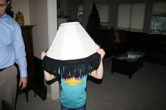 Как сделать креативный торшер из ноги манекена