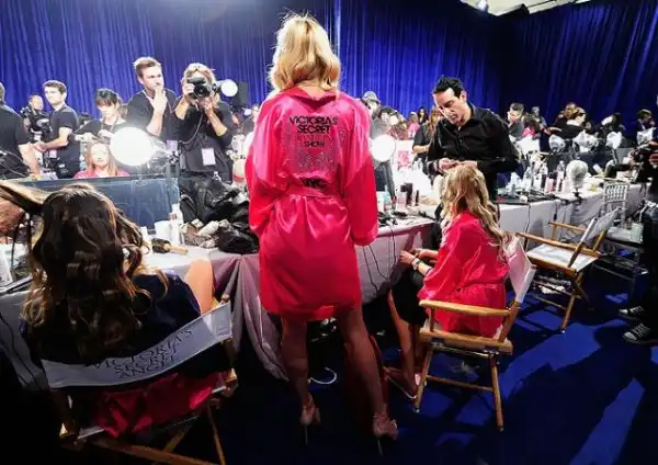 Модели Victoria's secret без макияжа и за кулисами