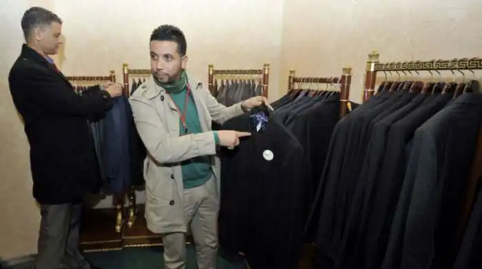 Фотоотчет из брошенного диктатором дворца