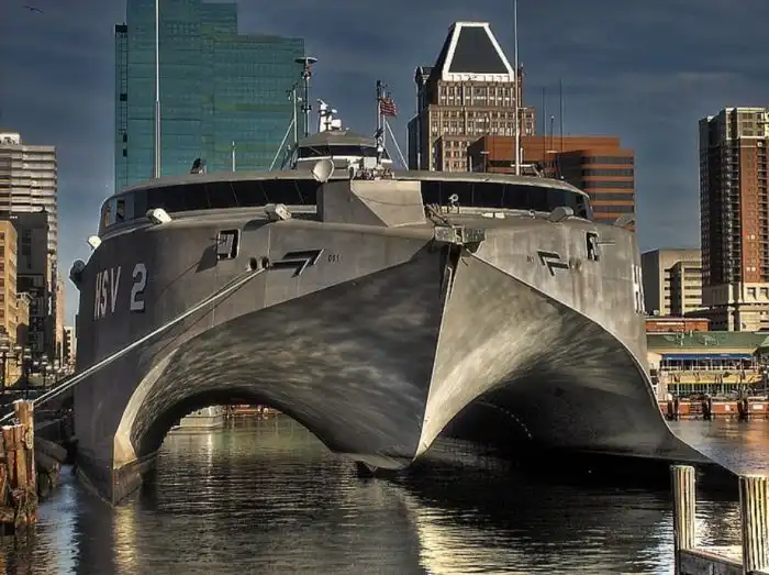 Военный катамаран